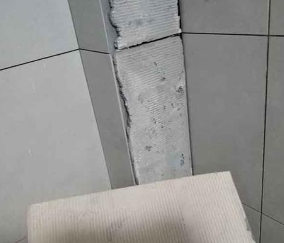 渝水瓷砖空鼓维修公司分享下厨房瓷砖脱落的补救措施。
